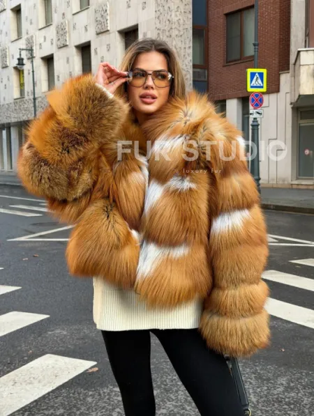 Шуба из лисы с капюшоном - фото 1