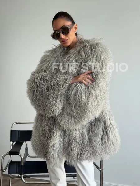 Серая шуба из ламы - фото 7