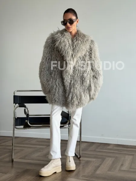 Серая шуба из ламы - фото 10
