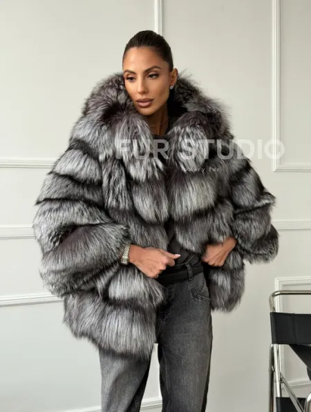 Шуба из меха чернобурки с капюшоном - серая - фото 5