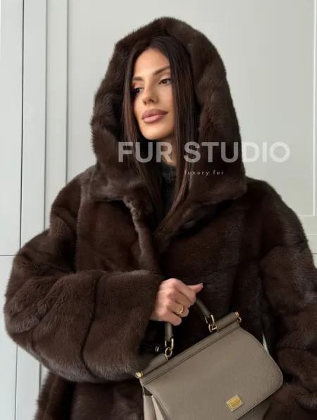 Норковая шуба в стиле «рубашка» с капюшоном - фото 9