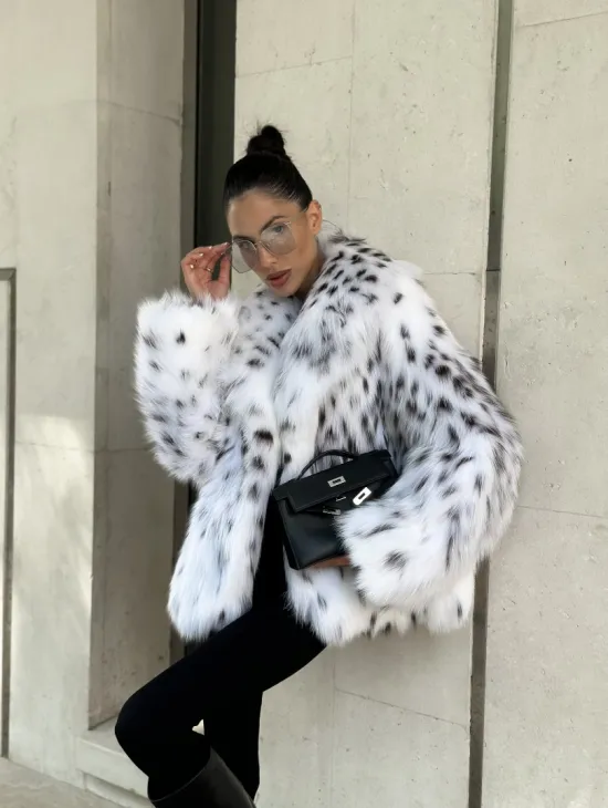 Шуба из меха лисы под рысь - цвет белый, PREMIUM COLLECTION - фото 0