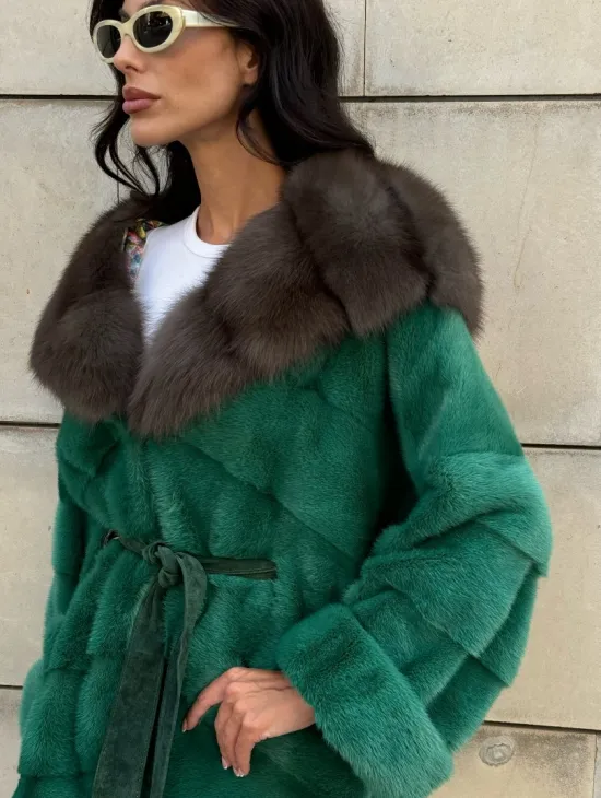 Шуба кимоно из норки с капюшоном из меха куницы - цвет малахит (зеленый) - фото 4