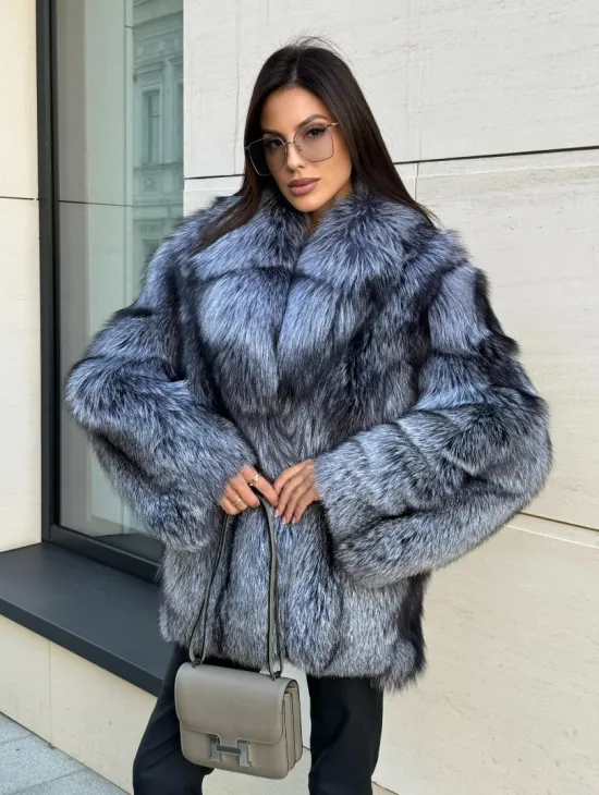 Шуба из меха чернобурки серебристо-черного цвета, цельные пластины - фото 4