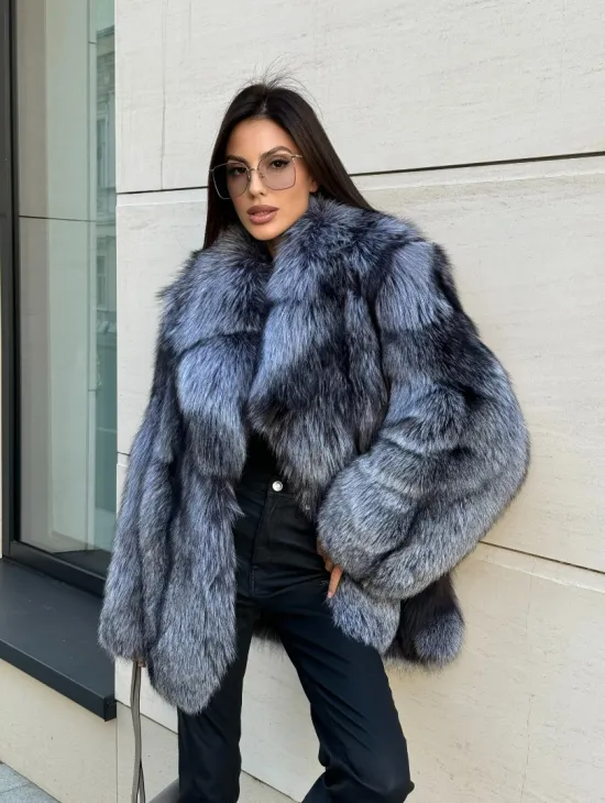 Шуба из меха чернобурки серебристо-черного цвета, цельные пластины - фото 8