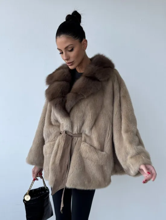 Зимнее пончо из меха норки Pastel с воротником из куницы - фото 7