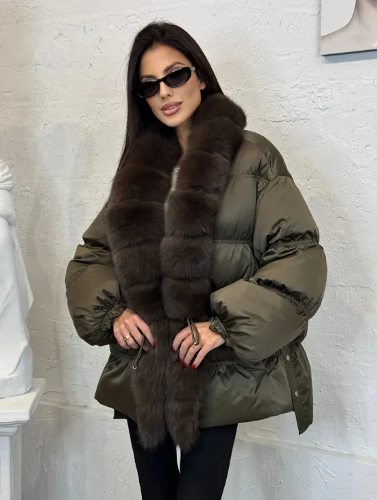 Женский стеганный пуховик на гусином пуху с отделкой из меха песца - фото 0