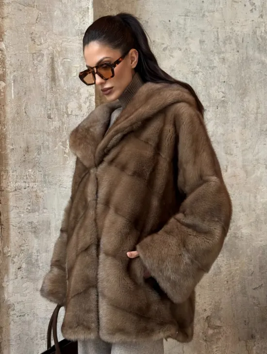Укороченная норковая шуба с капюшоном из норки - фото 2