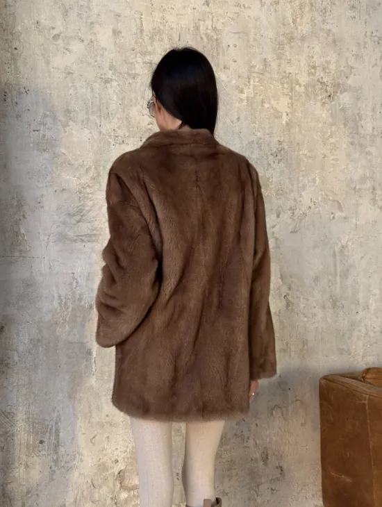 Бежевая норковая шуба - автоледи из меха скандинавской норки с воротником V-образным - фото 6