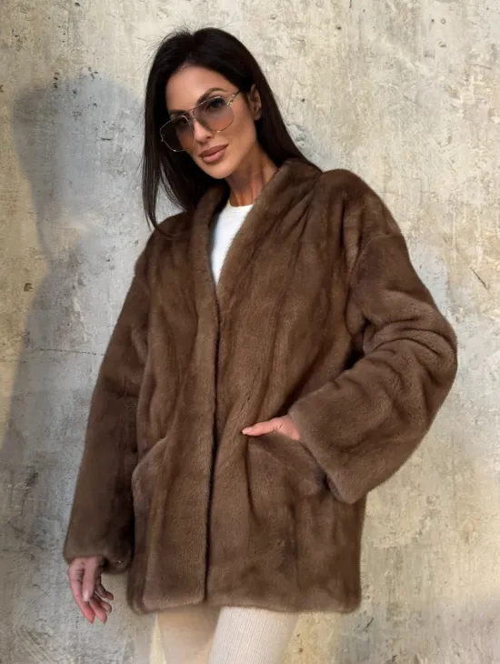 Бежевая норковая шуба - автоледи из меха скандинавской норки с воротником V-образным - фото 0