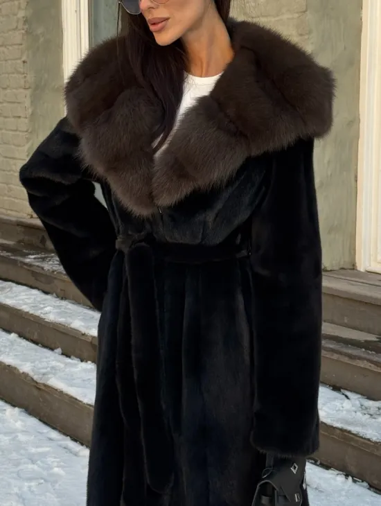 Черная шуба из плюшевой норки VELVET с капюшоном куница - фото 2