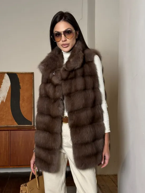 Жилет из меха куницы в цвете Truffle стойка воротник - фото 8