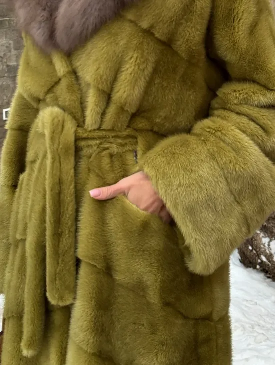 Шуба норковая с капюшоном из натурального меха куницы - цвет оливковый - фото 1