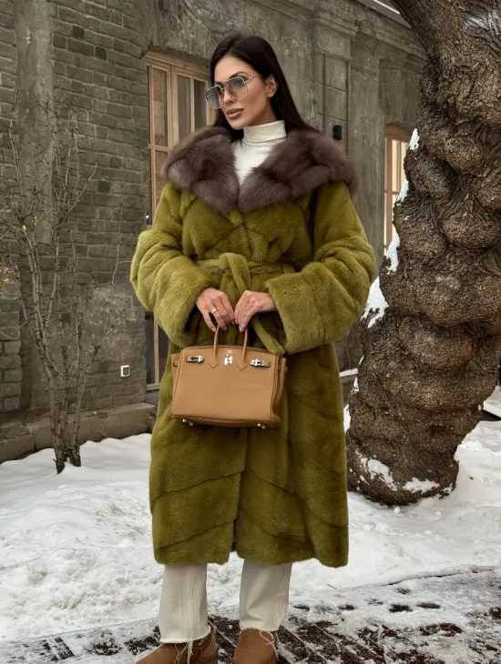 Шуба норковая с капюшоном из натурального меха куницы - цвет оливковый - фото 7