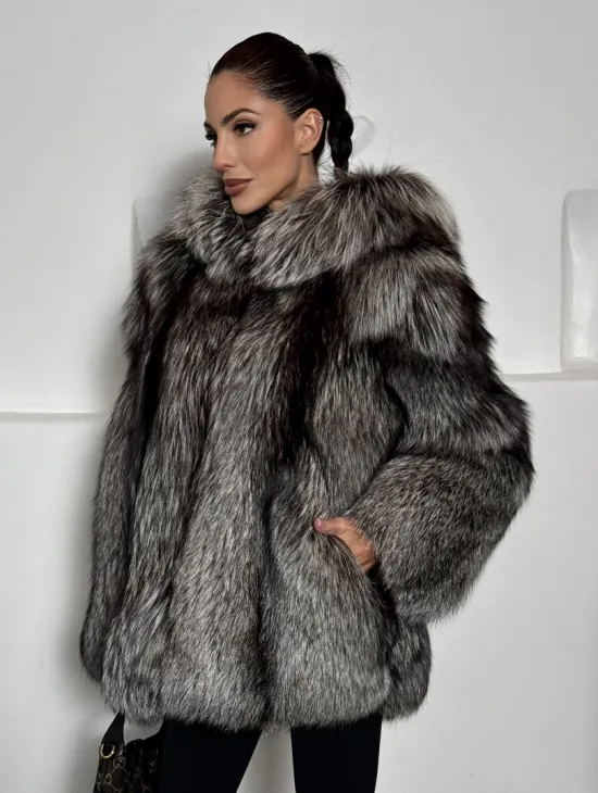 Полушубок из чернобурки с капюшоном цельные пластины - фото 0