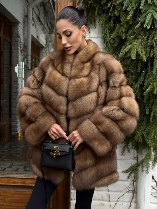 Полушубок из куницы с воротником V-образным - фото 8