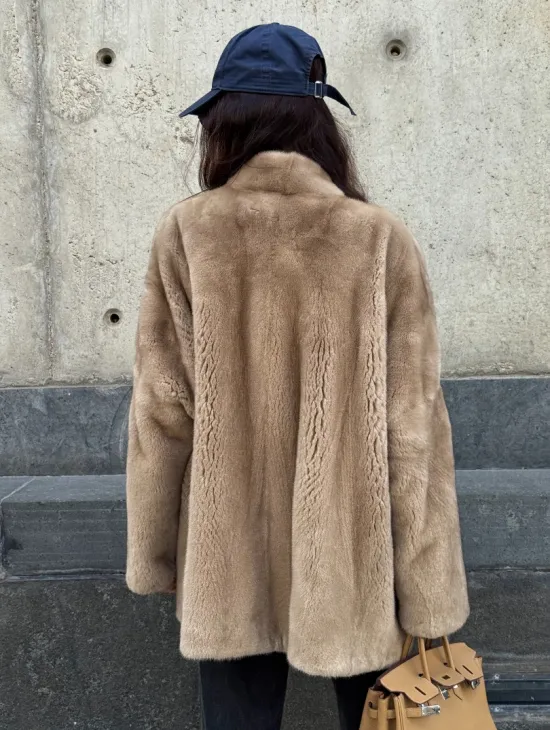 Норковый жакет в натуральном цвете пастель с V-образным воротником - фото 6