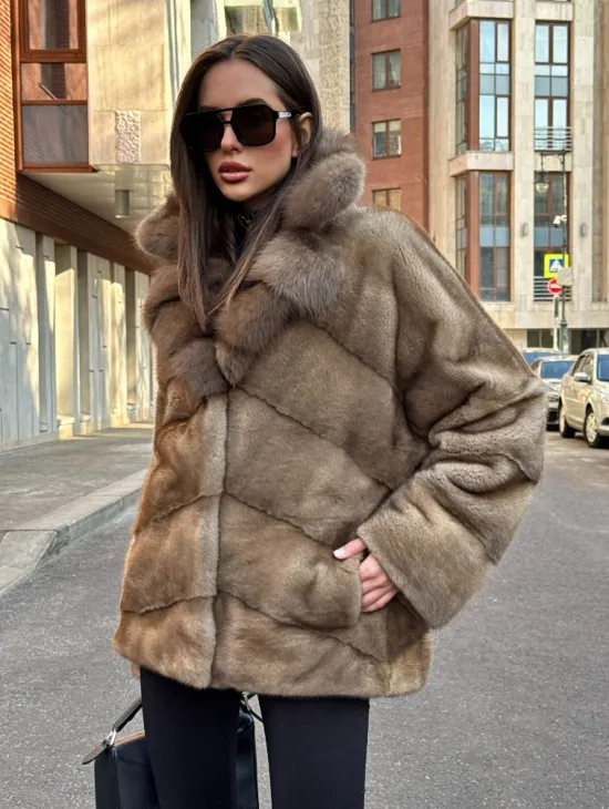 Норковый полушубок в натуральном цвете пастель с английским воротником из куницы - фото 0