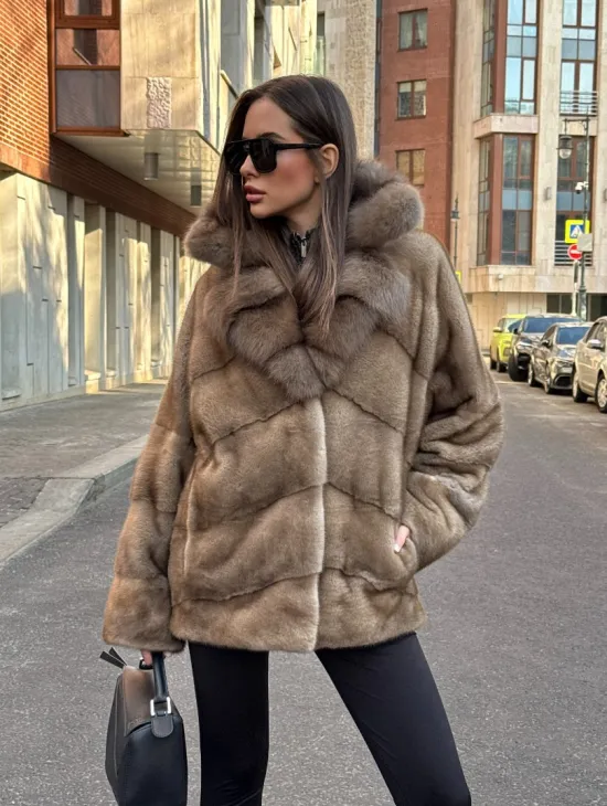 Норковый полушубок в натуральном цвете пастель с английским воротником из куницы - фото 6