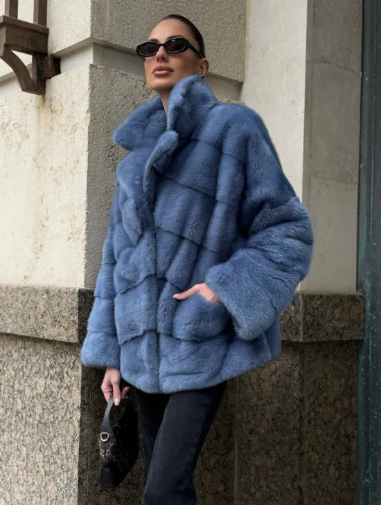 Короткая норковая шуба в цвете джинс с английским воротником - фото 6