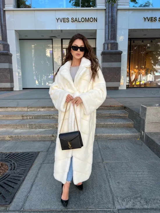 Белая норковая шуба с поясом - в аукционной норке - фото 3