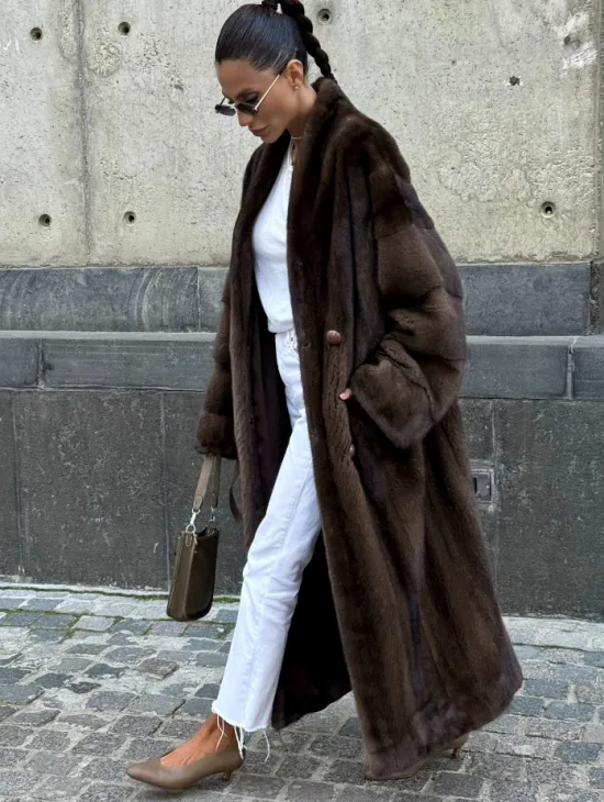 Роскошная шуба из аукционного меха норки SAGA FURS - цвет соболь - фото 3