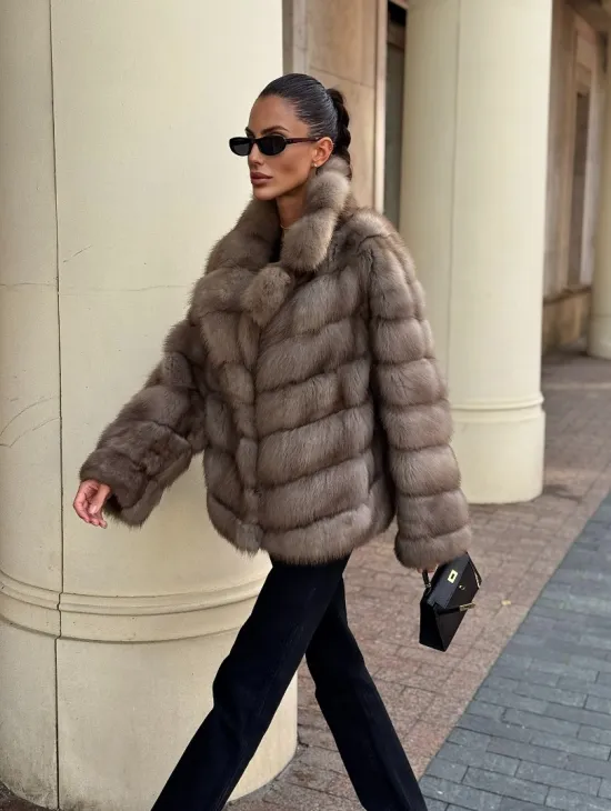 Короткая шуба из куницы - цвет пастель - фото 11