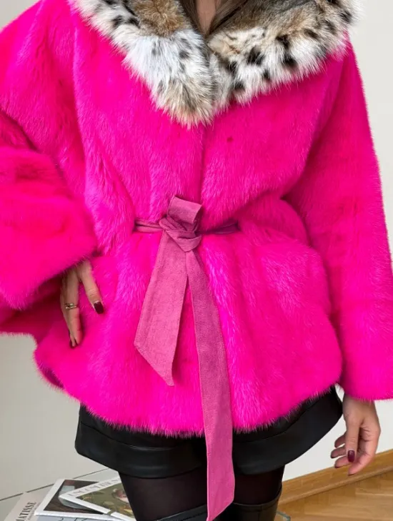 Пончо из плюшевой норки с капюшоном из меха рыси - фото 4