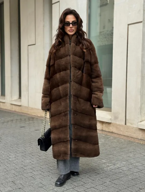 Шуба из плюшевой норки Velvet с V-образным воротником - фото 0