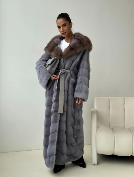 Голубая норковая шуба с капюшоном куницы - фото 11