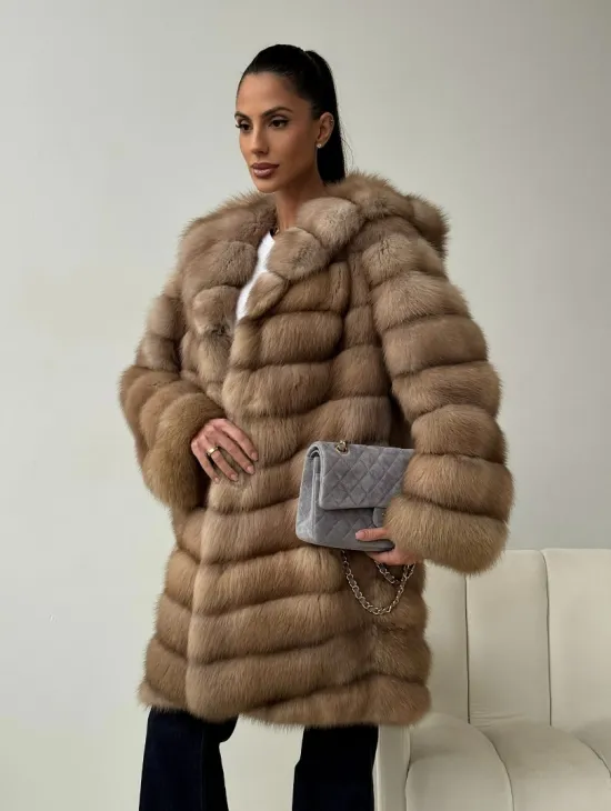 Шуба из куницы с капюшоном в цвете тор-тор - фото 8