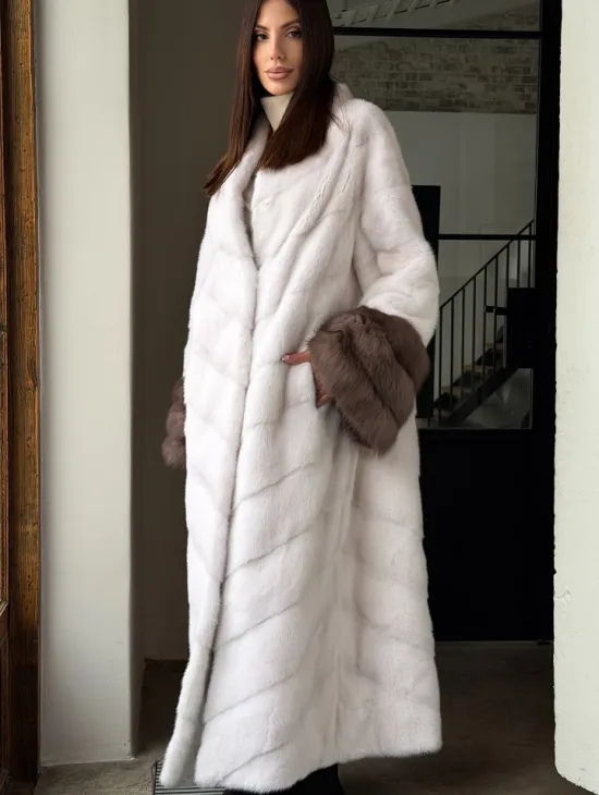 Белая норковая шуба с манжетами из меха куницы - фото 3