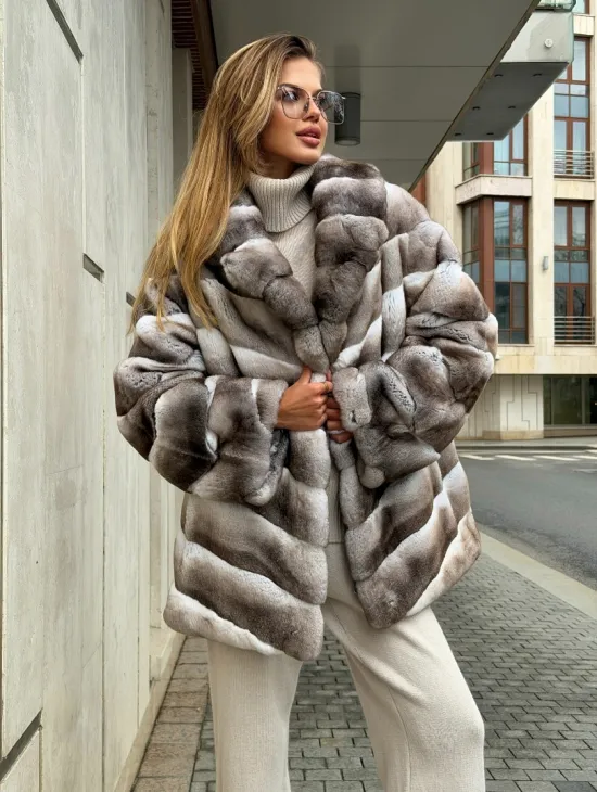 Шуба из меха шиншиллового кролика PREMIUM COLLECTION - фото 7