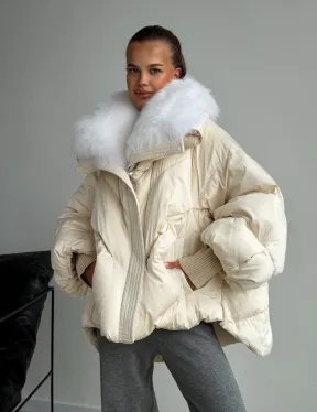Бежевый зимний пуховик - фото 7