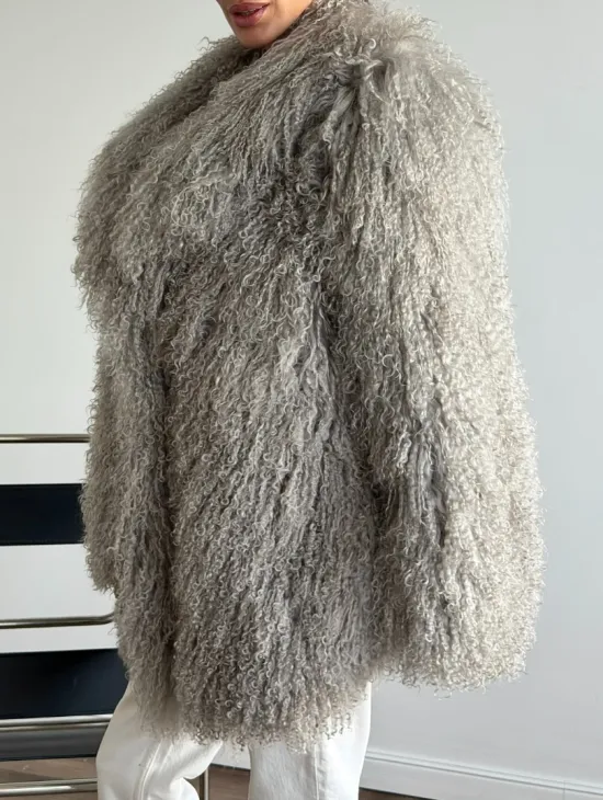 Серая шуба из ламы - фото 3