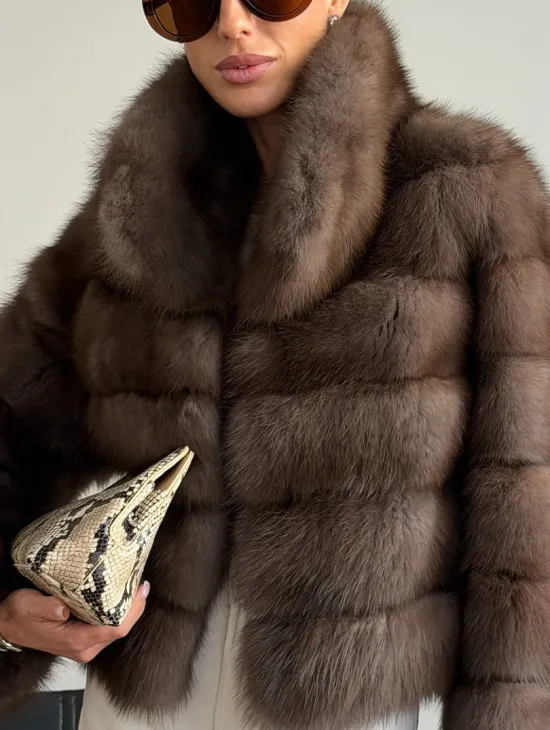 Короткая шуба из куницы - цвет трюфель - фото 2