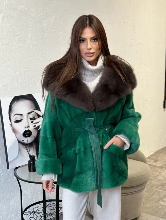 Норковое пончо с капюшоном в цвете изумруд - фото 0
