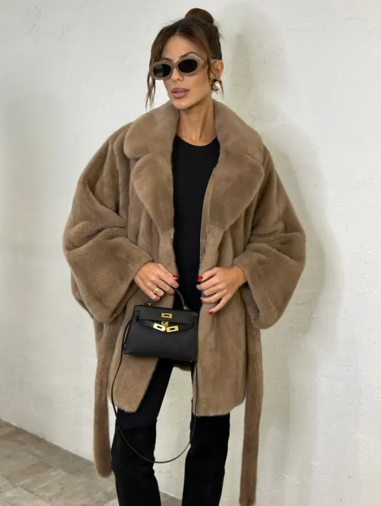 Шуба летучая мышь мех VELVET английский воротник - цвет палевый - фото 2