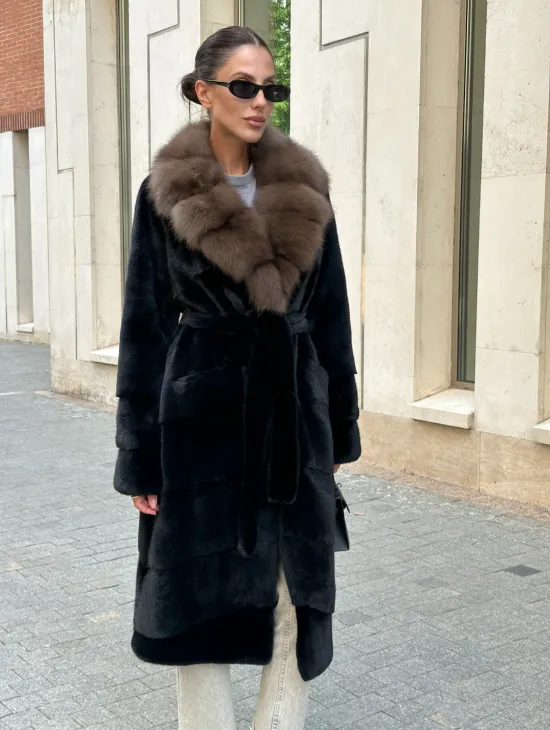 Черная шуба BLACK NAFA с английским воротником из куницы - фото 7